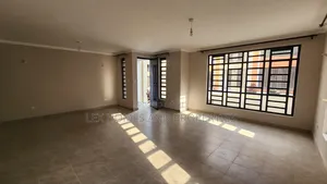 3bdrm Townhouse / Terrace in Oloika for rent