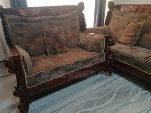 Vintage 7 Seater With 2 Puffs