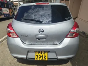 Nissan Tiida 2011 Silver