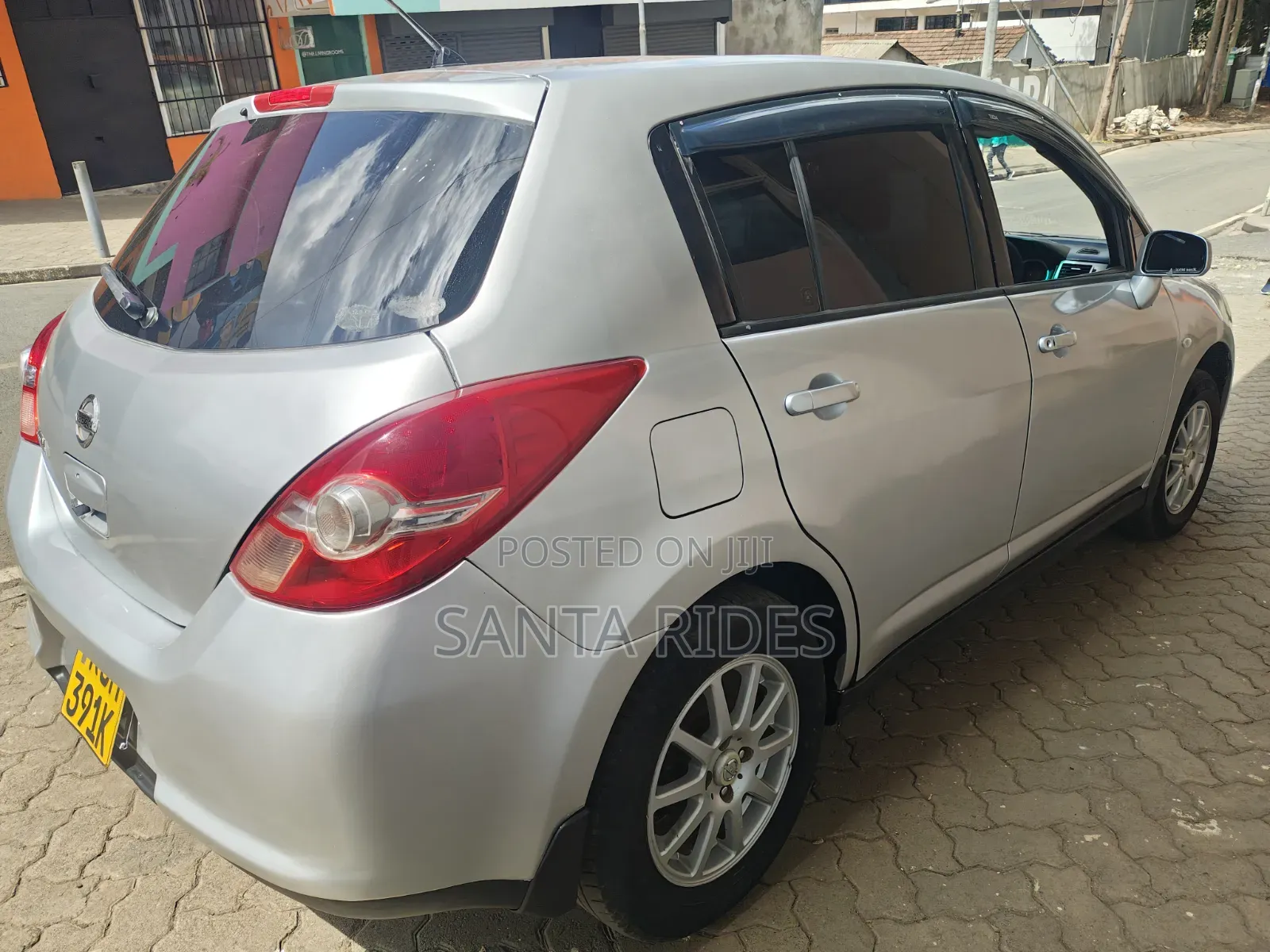 Nissan Tiida 2011 Silver