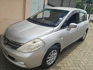 Nissan Tiida 2011 Silver