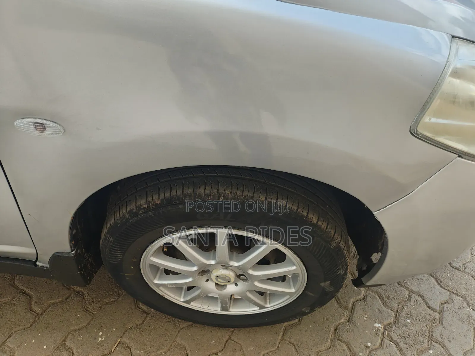 Nissan Tiida 2011 Silver