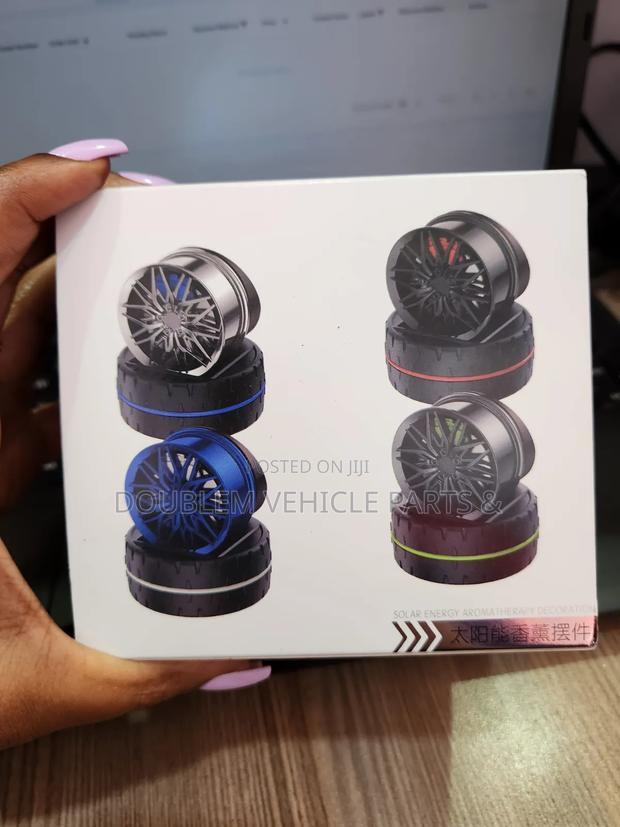 Car Aromatherapy Solar Ornament Speed Wheel Hub/Airfreshner