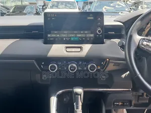 Honda Vezel 1.5 Hybrid 4WD 2021 Beige