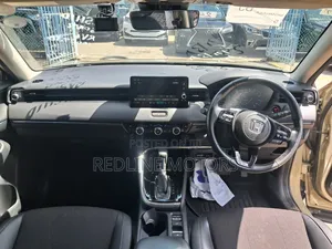 Honda Vezel 1.5 Hybrid 4WD 2021 Beige