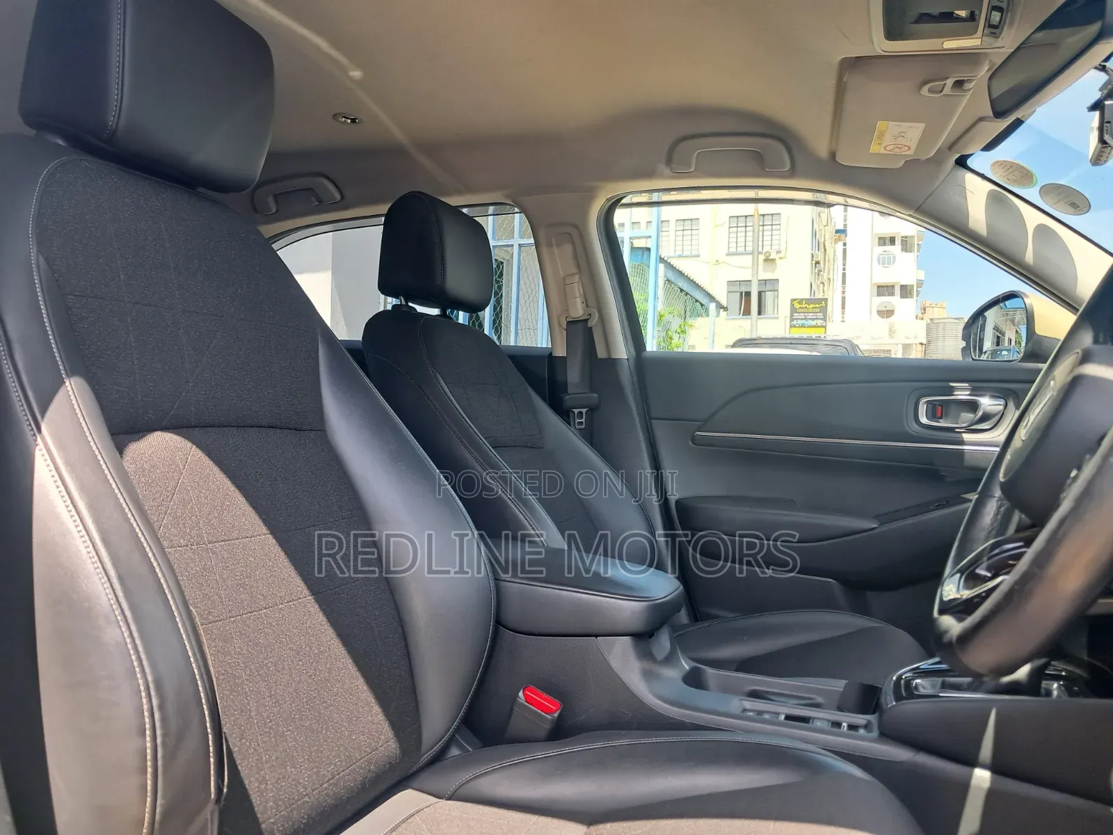 Honda Vezel 1.5 Hybrid 4WD 2021 Beige