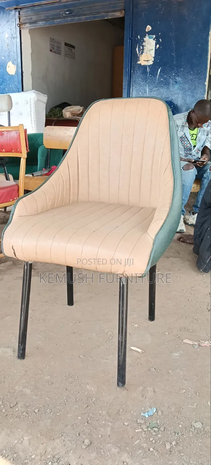 Styling Chair in Two Colours