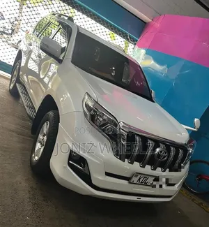 Toyota Land Cruiser Prado 2017 White