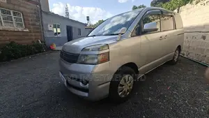 Toyota Voxy 2005 Silver