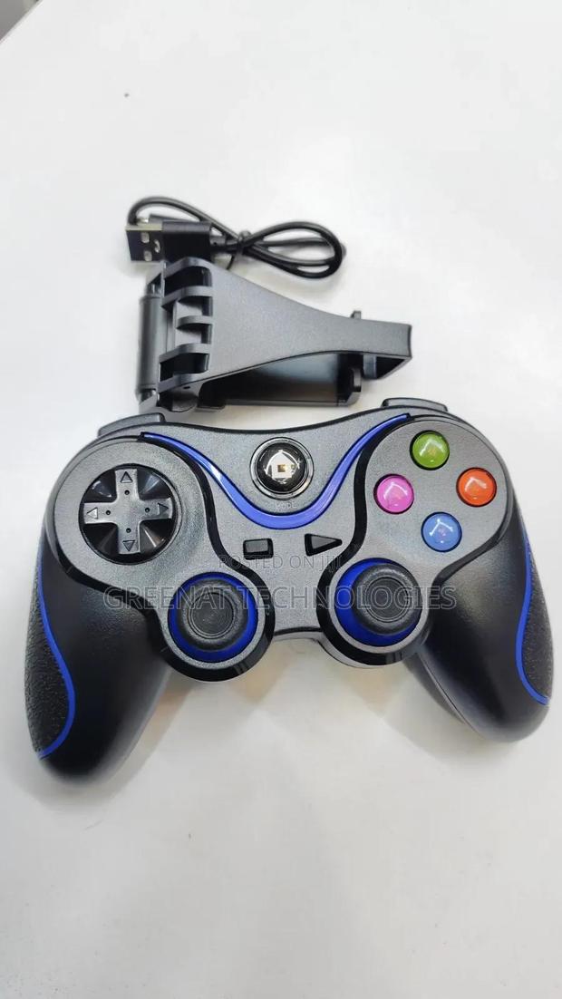 V8 Wireless Bluetooth Game Controller With Smartphone Holder