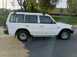 Mitsubishi Pajero 2002 White