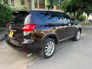 Toyota Vanguard 2011 Maroon
