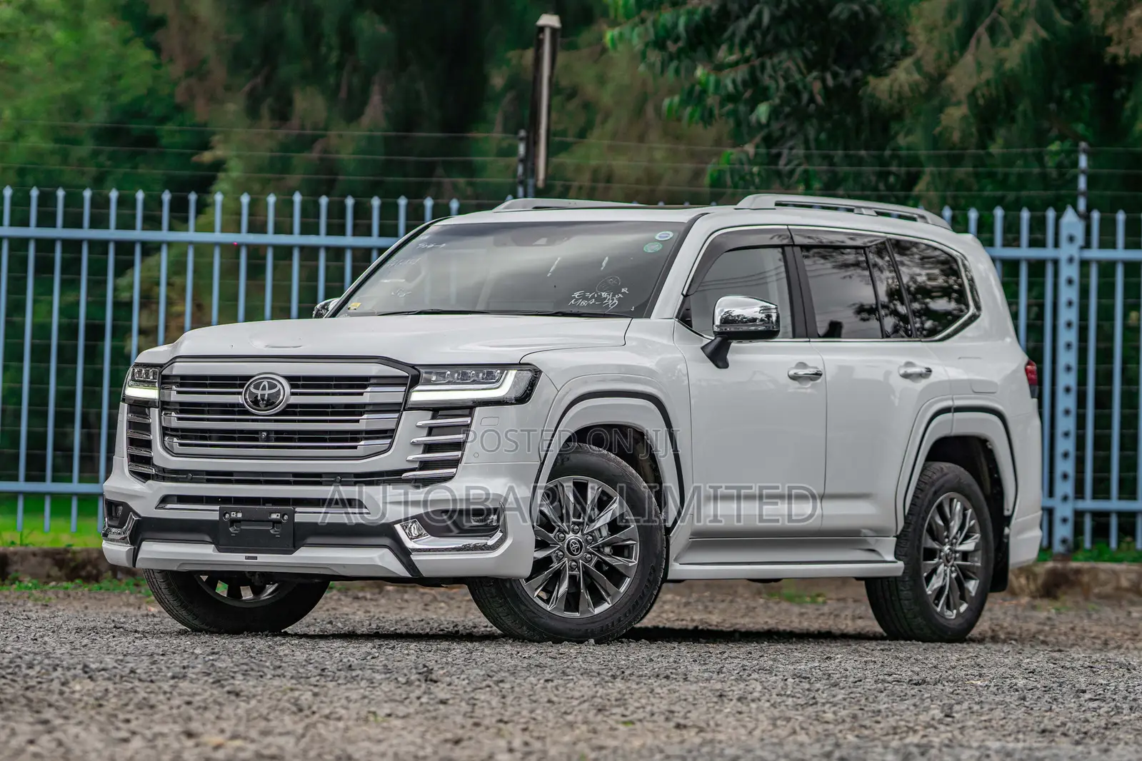 Toyota Land Cruiser LC300 2023 White