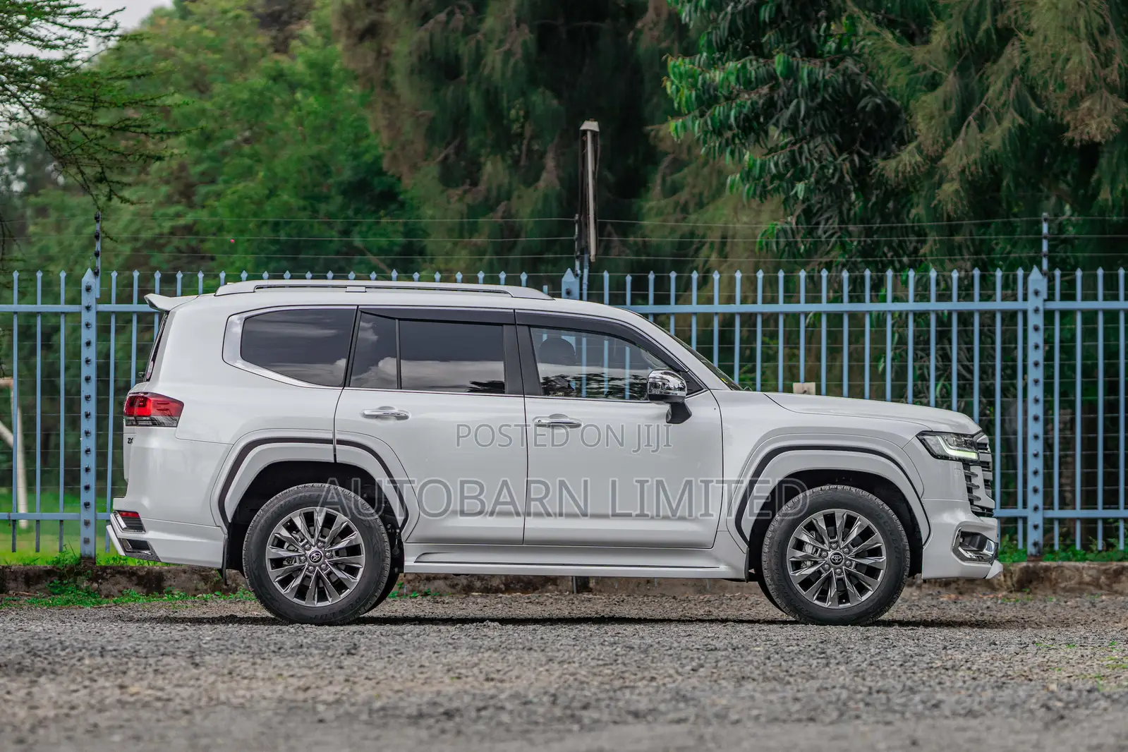 Toyota Land Cruiser LC300 2023 White