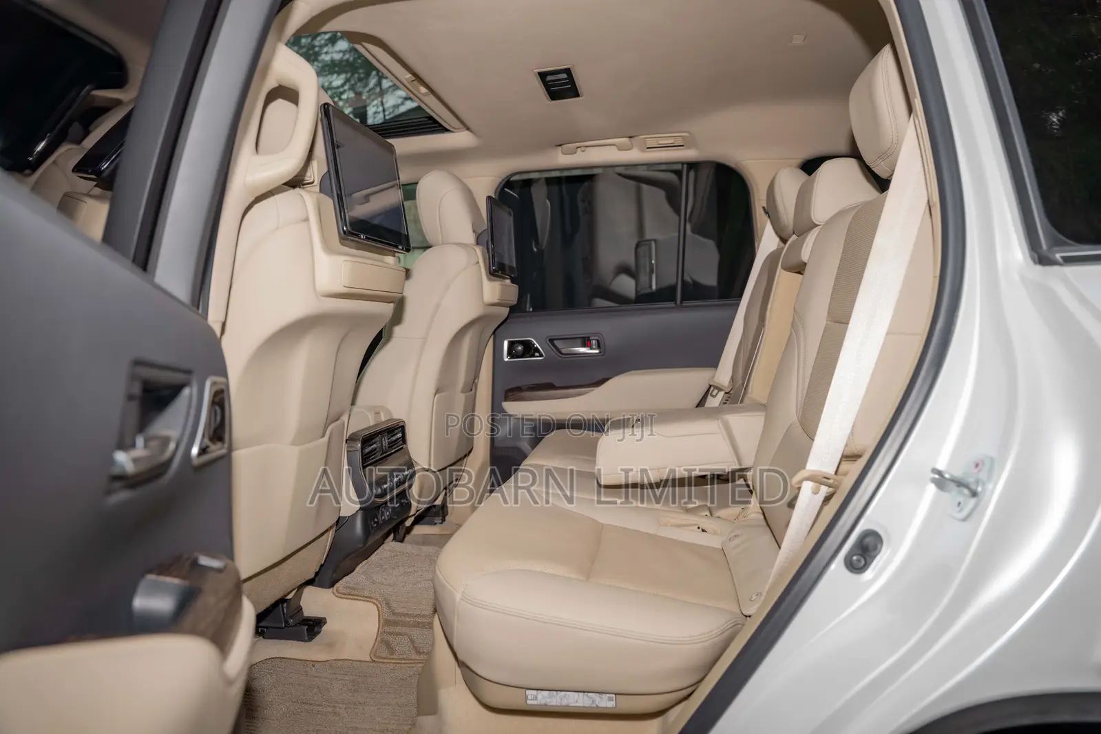 Toyota Land Cruiser LC300 2023 White