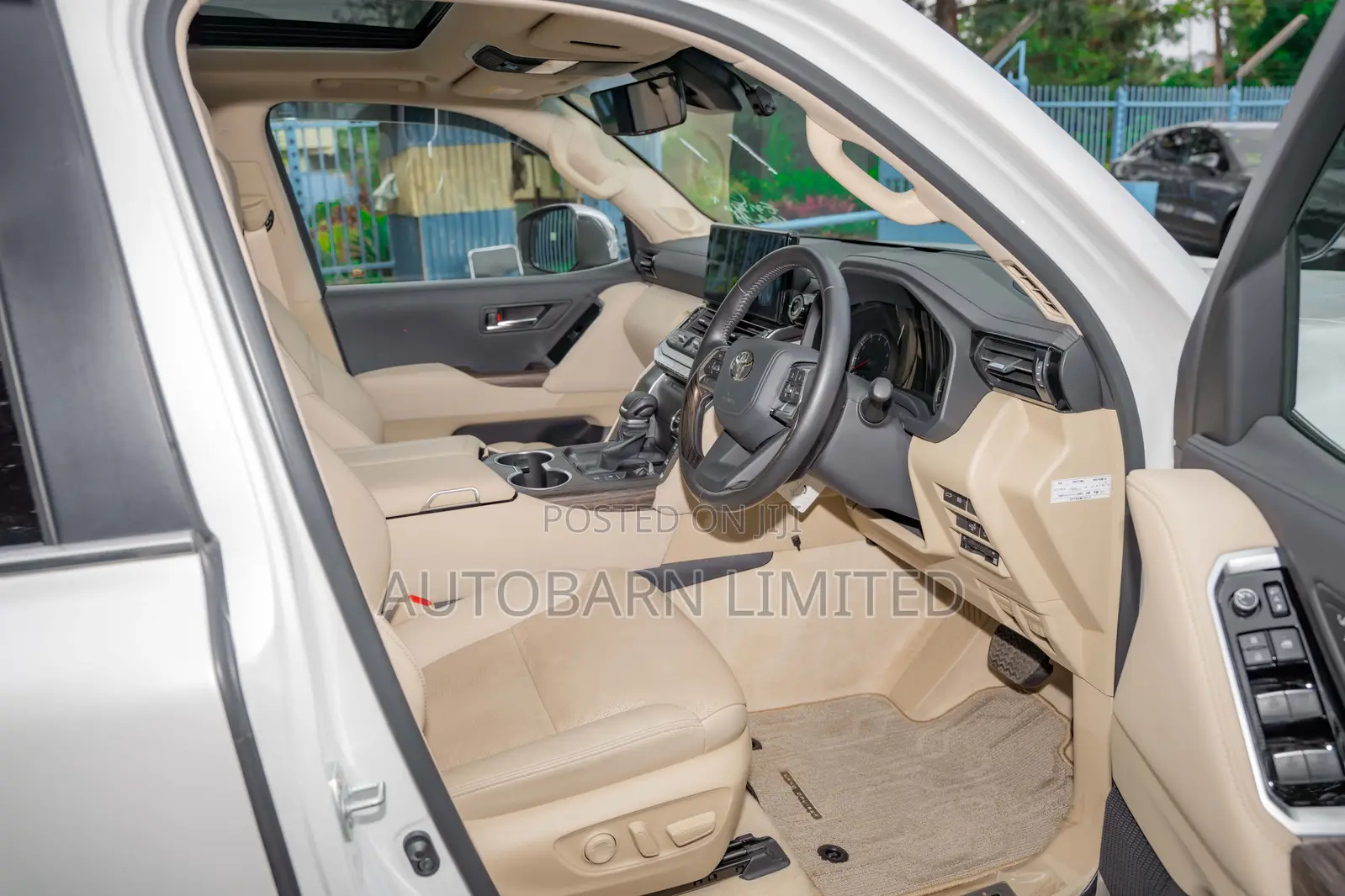 Toyota Land Cruiser LC300 2023 White
