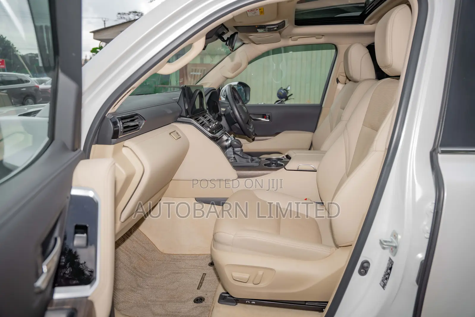 Toyota Land Cruiser LC300 2023 White