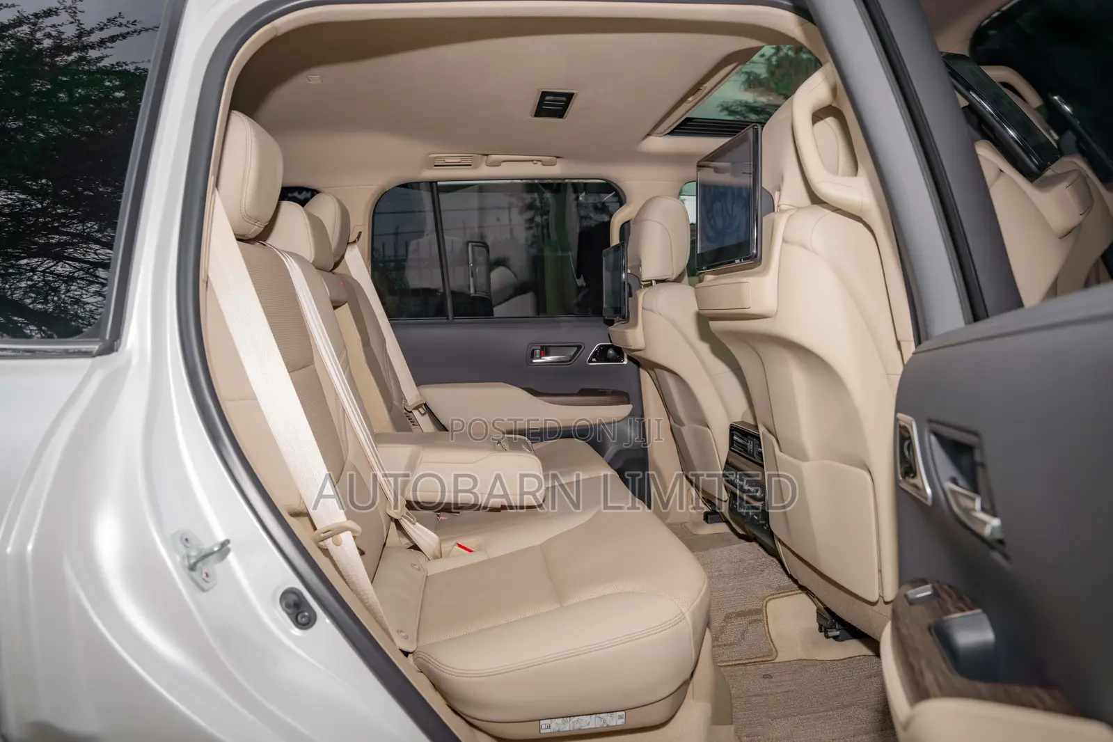 Toyota Land Cruiser LC300 2023 White