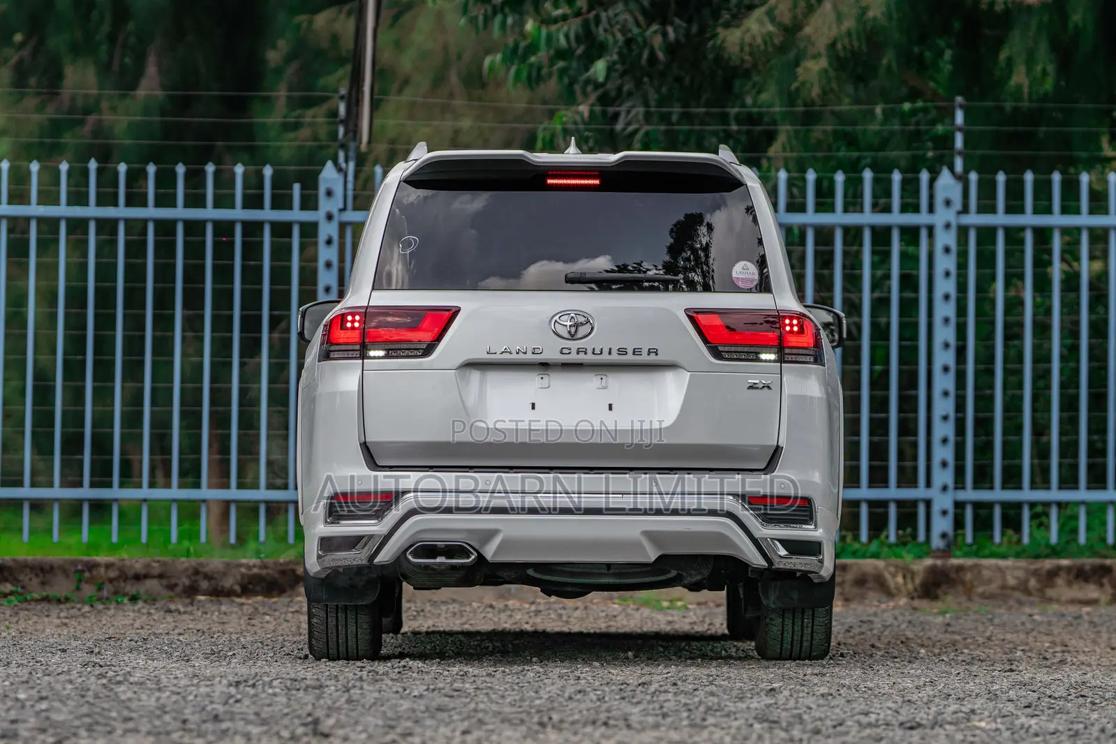 Toyota Land Cruiser LC300 2023 White