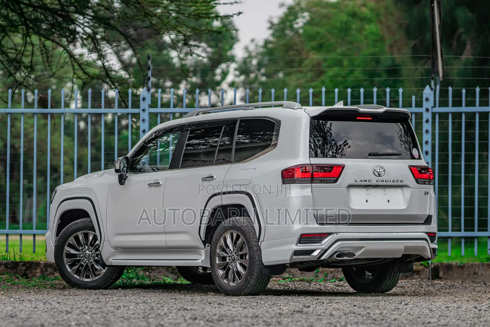 Toyota Land Cruiser LC300 2023 White