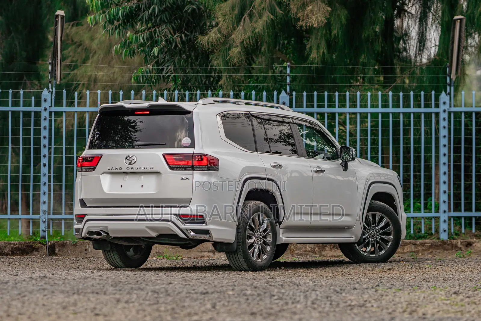 Toyota Land Cruiser LC300 2023 White