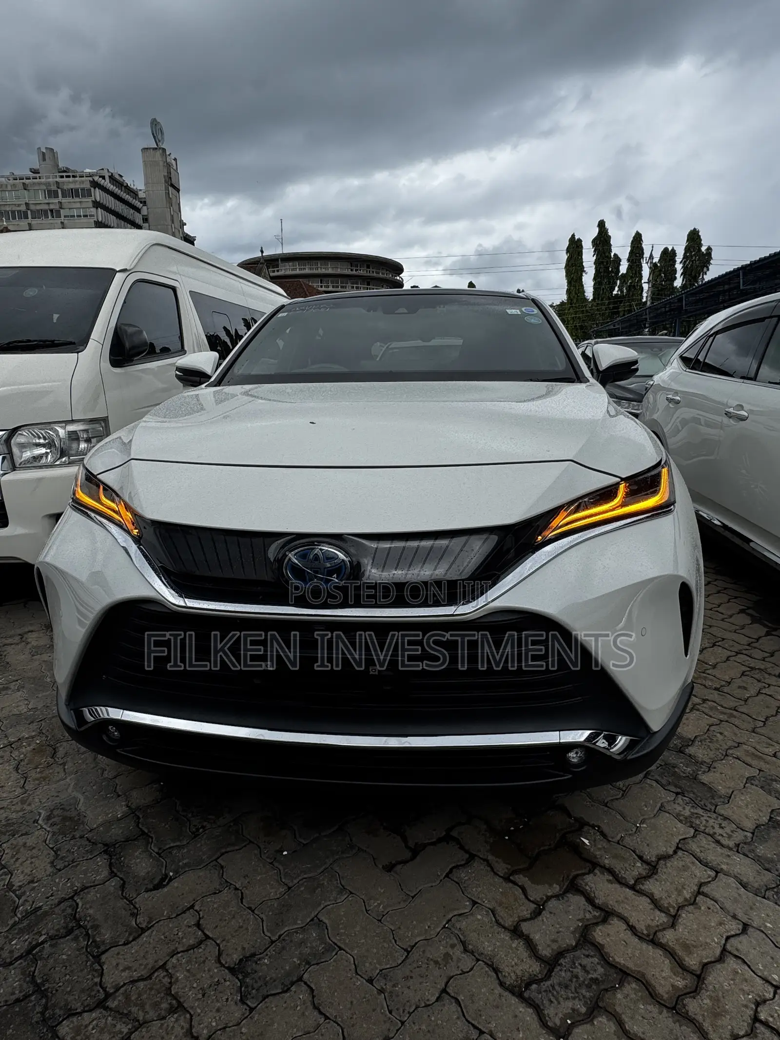 Toyota Harrier 2.5 Hybrid 4WD 2021 White