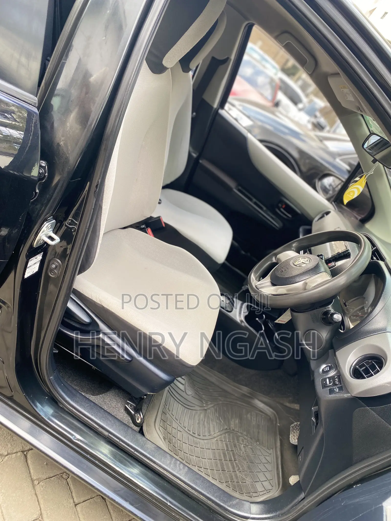 Toyota Vitz 2014 Black
