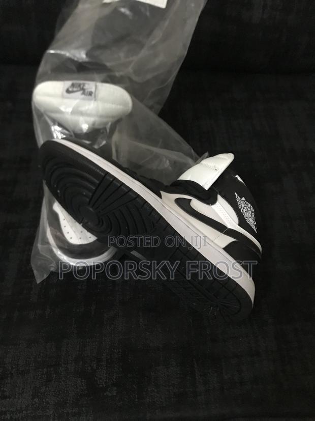 Air Jordan Sneaker - thumbnail 3