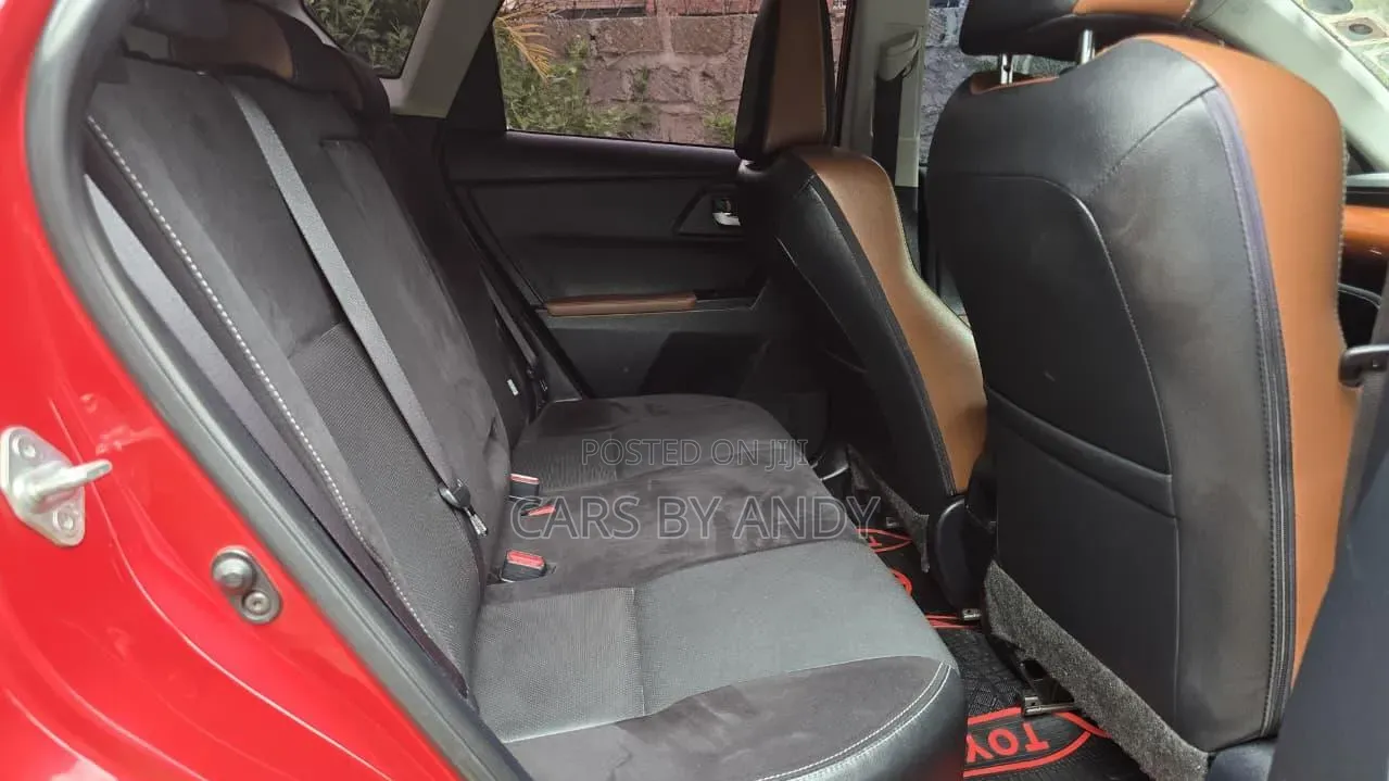 Toyota Auris 2016 Red