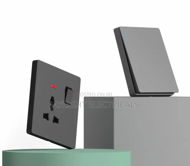 British Standard Single Universal Wall Socket