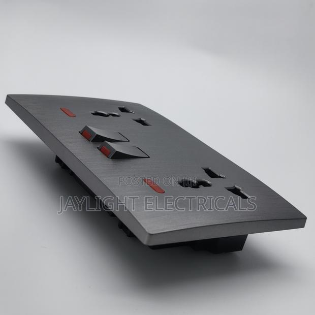 Uk Standard Wall Switch and Socket 13a