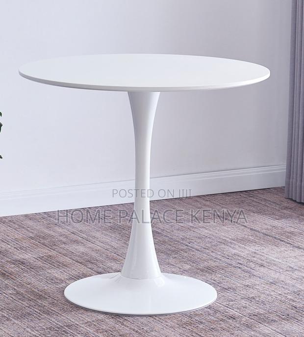 Round Table: Tulip Design Table With Sturdy Base