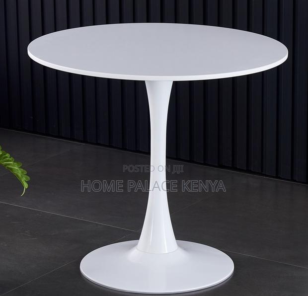 Round Table: Tulip Design Table With Sturdy Base - thumbnail 2