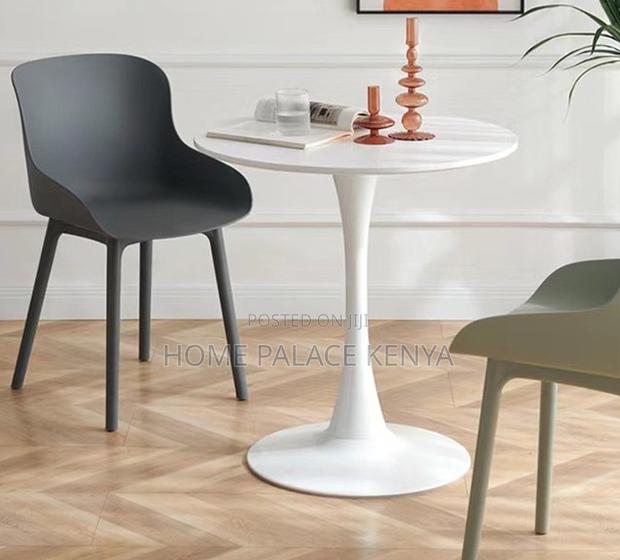 Round Table: Tulip Design Table With Sturdy Base - thumbnail 3