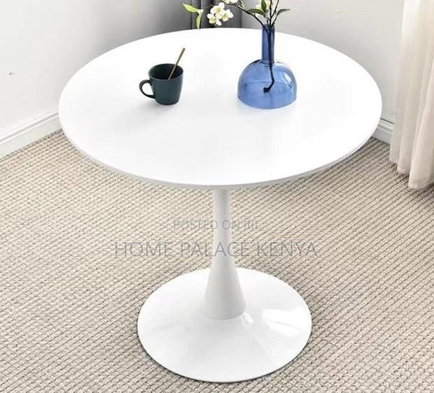 Round Table: Tulip Design Table With Sturdy Base - thumbnail 4
