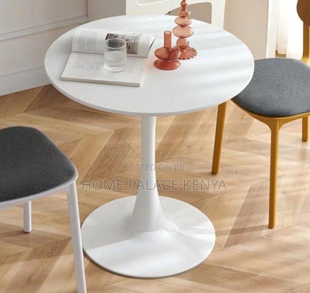 Round Table: Tulip Design Table With Sturdy Base - thumbnail 5
