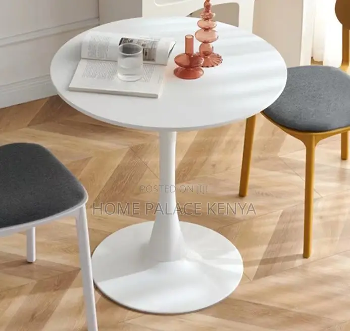 Round Table: Tulip Design Table With Sturdy Base