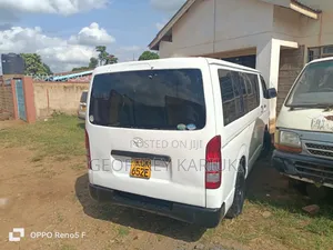 Toyota HiAce 2011 White