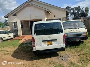 Toyota HiAce 2011 White