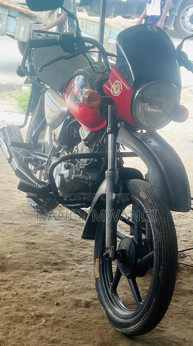Bajaj Boxer 125 2024 Red