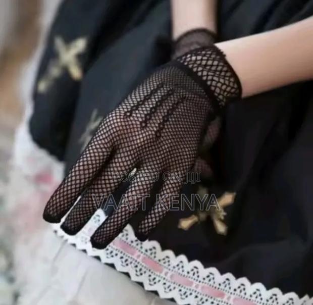 Fishnet Mesh Stretchy Gloves - thumbnail 4