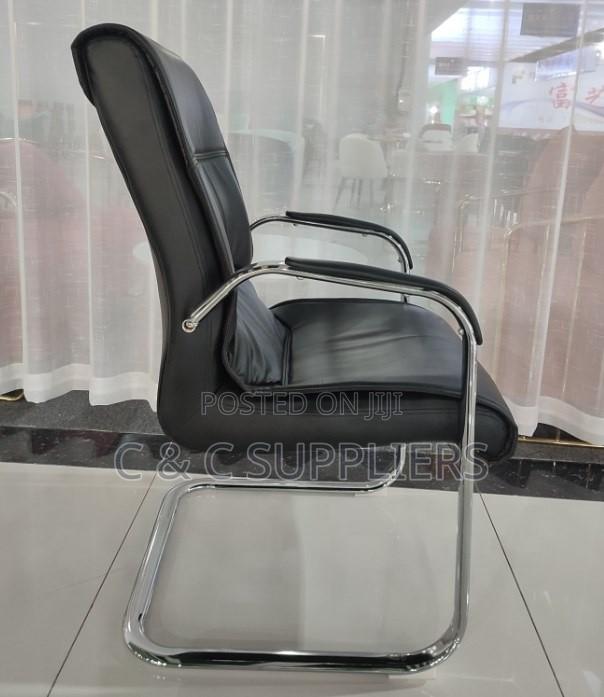 Office Leather Guest Chair. - thumbnail 5