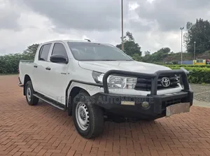 Toyota Hilux 2021 White
