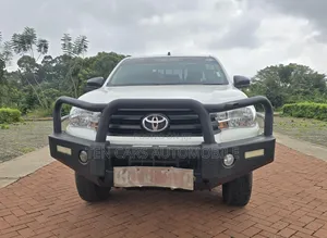 Toyota Hilux 2021 White