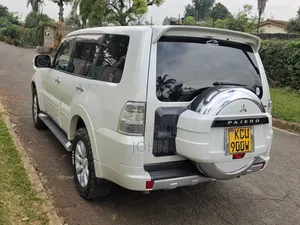 Mitsubishi Pajero 2011 Pearl