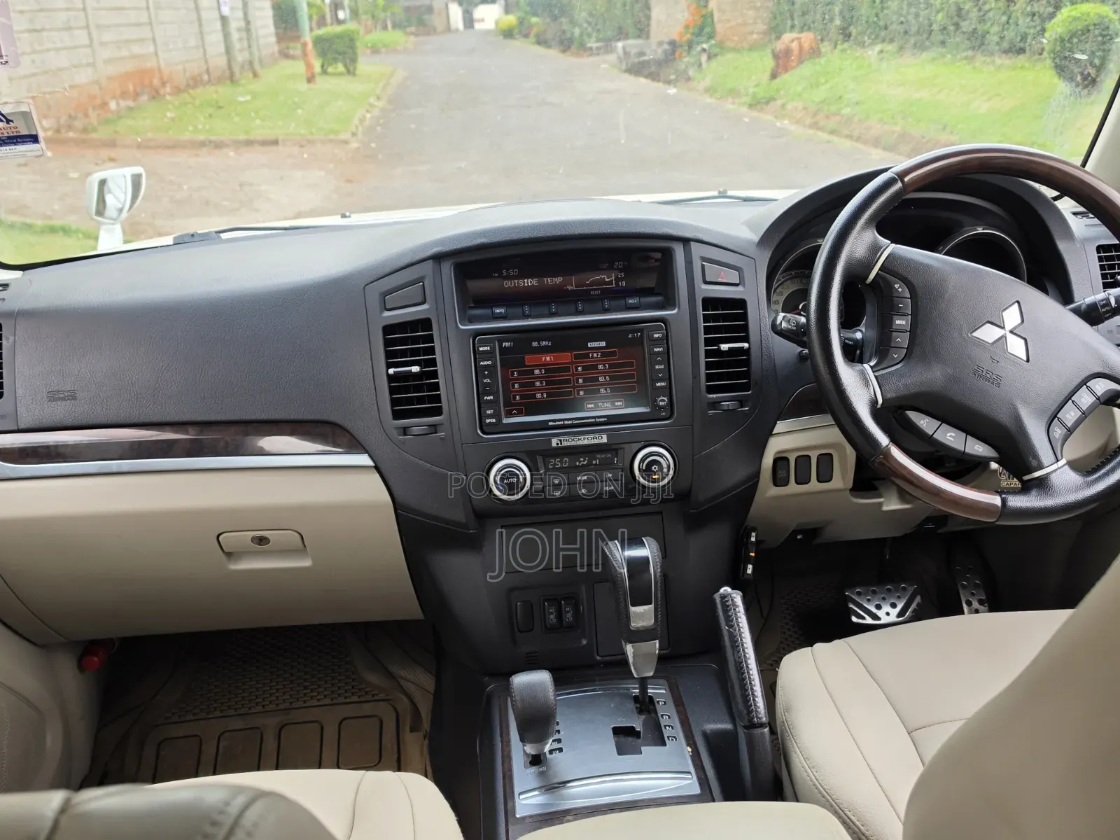 Mitsubishi Pajero 2011 Pearl