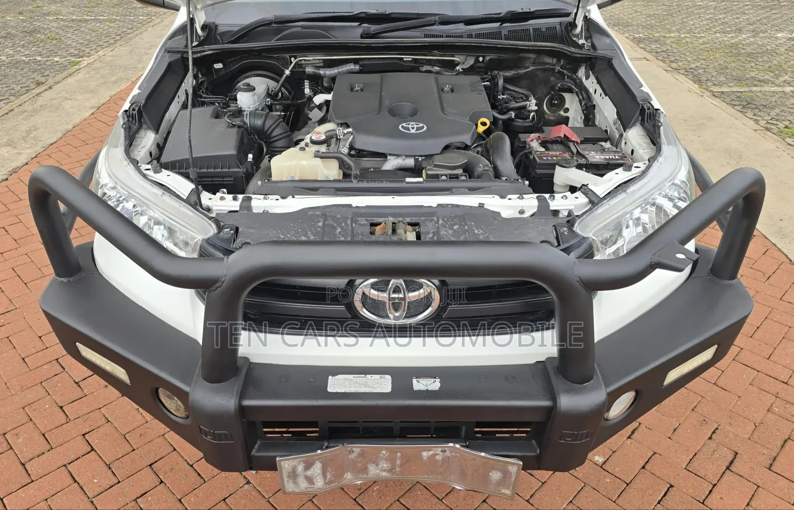 Toyota Hilux 2021 White