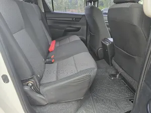 Toyota Hilux 2021 White