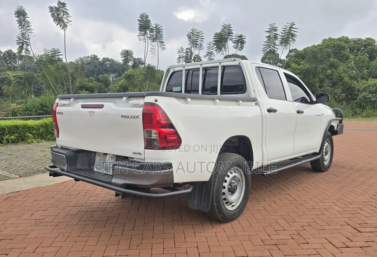 Toyota Hilux 2021 White