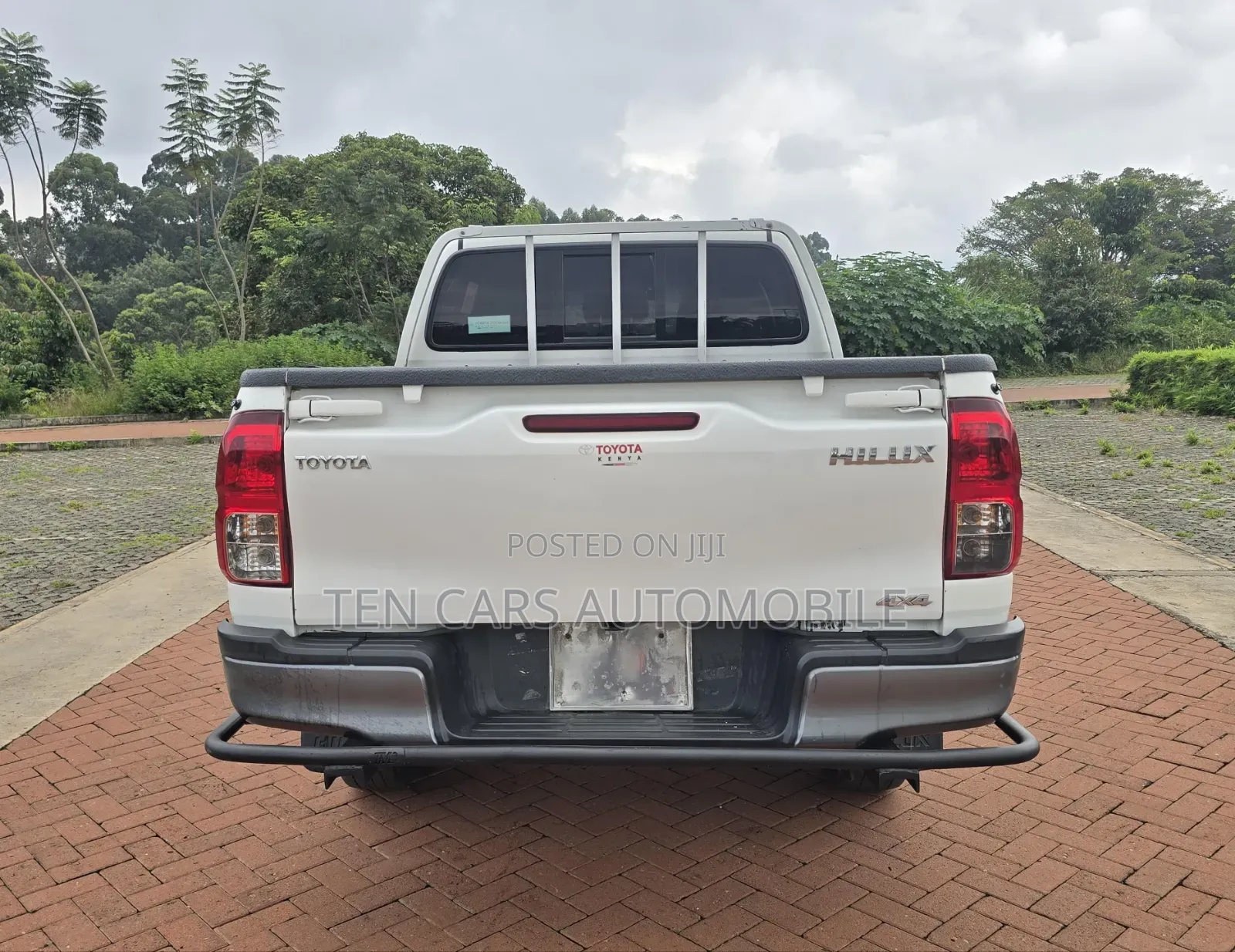 Toyota Hilux 2021 White